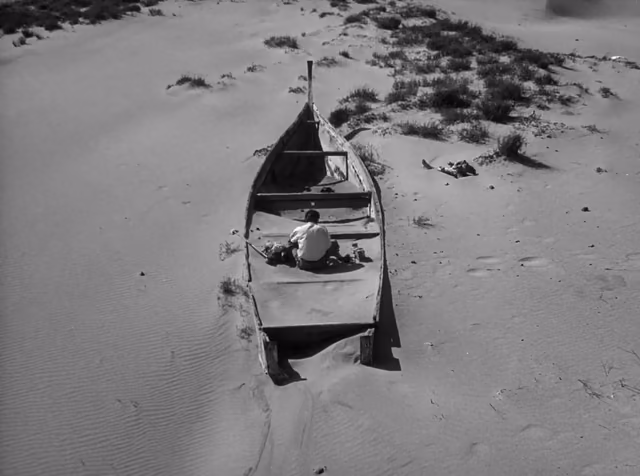 Still 3 of 17 from Woman in the Dunes