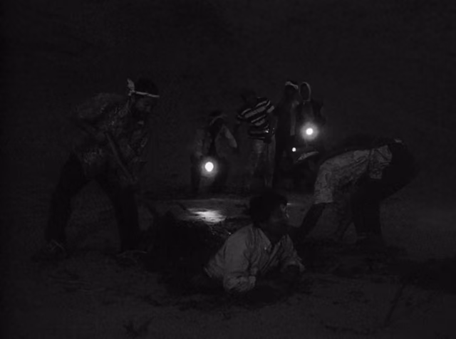 Still 9 of 17 from Woman in the Dunes