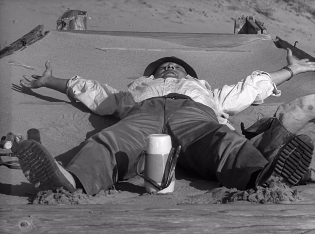 Still 13 of 17 from Woman in the Dunes