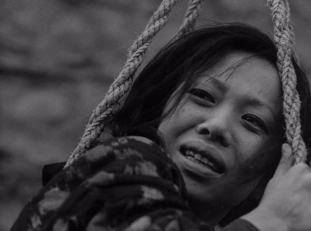 Still 17 of 17 from Woman in the Dunes