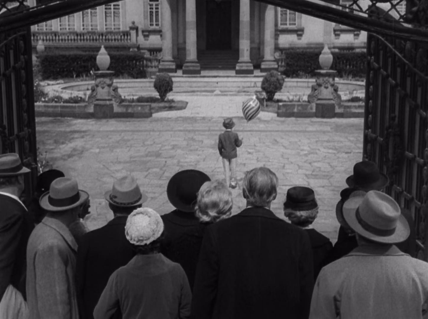 Still 1 of 1 from The Exterminating Angel