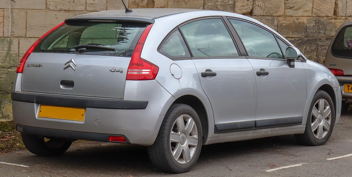 Rear three-quarter view of a silver first-generation Citroën C4 hatchback