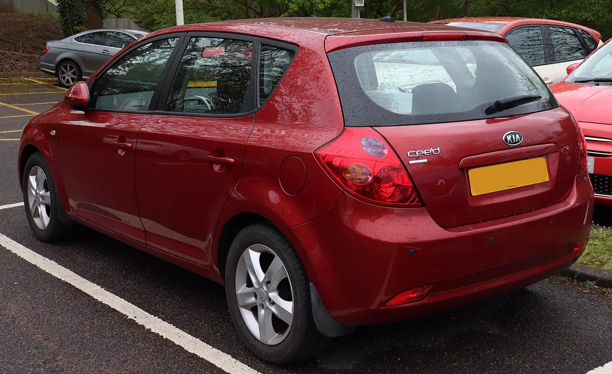 Rear three-quarter view of a red first-generation Kia Cee'd hatchback