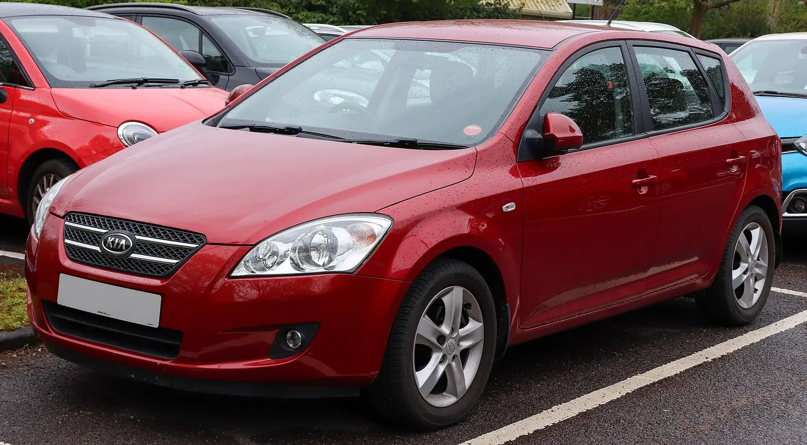 Red first-generation Kia Cee'd five-door hatchback photographed from the front three-quarter angle