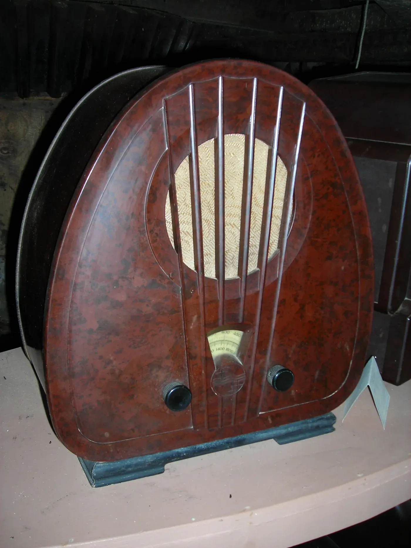 A 1930s Philips radio receiver in a dark brown moulded case with a fan-shaped speaker grille.